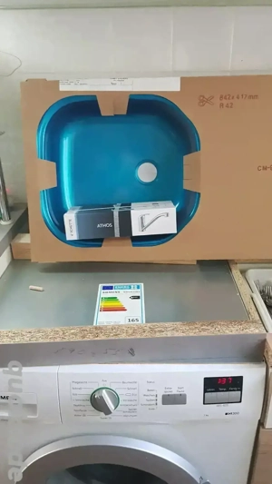 Spüle mit Wasserhahn