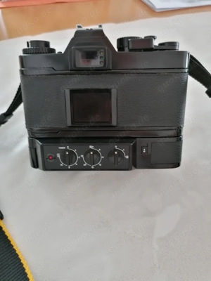 Kamera mit Motor und Teleobjektiv