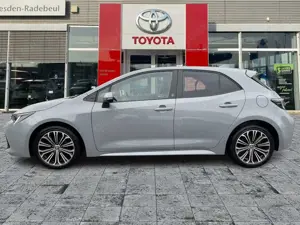 Toyota Corolla 1.2T Team D ACC*EinparkAssist*KAM*DAB*SHZ Bild 3
