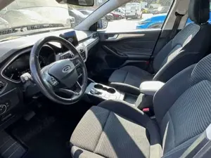 Ford Focus 1.5 Turnier Autom. TITANIUM AHK LED PANO Bild 4