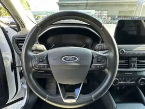 Ford Focus 1.5 Turnier Autom. TITANIUM AHK LED PANO Bild 5