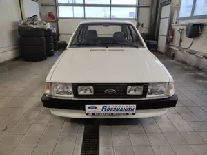 Ford Escort 1.1 Laser Coupe *H-Kennzeichen* Bild 2