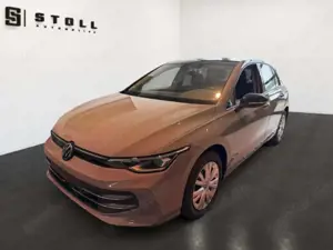 Volkswagen Golf VIII 1.5 eTSI DSG Goal Pano+AHK+Keyless++++