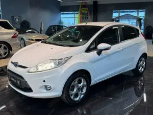 Ford Fiesta TitaniumAudio BT/USB PDC Sihzg Klima IPS