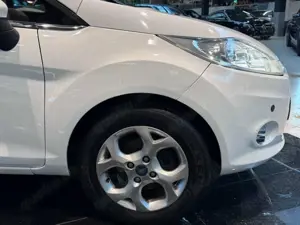 Ford Fiesta TitaniumAudio BT/USB PDC Sihzg Klima IPS Bild 4