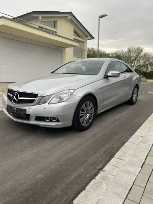 Mercedes-Benz E 250 CGI Coupe BlueEFFICIENCY Automatik Elegance