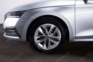 Skoda Octavia 2.0 TDI First Edition*AHK*Keyless*LED*PD Bild 3