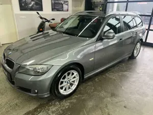 BMW 320 i Touring Automatik+AHK+Navi+Pano+SHZ+PDC+16"