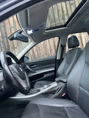 BMW 320 320i Aut. Bild 4