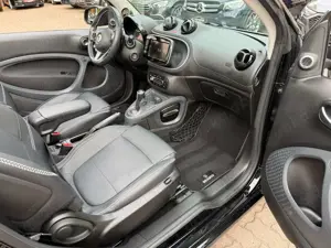 smart forTwo fortwo Cabrio BRABUS Xcl*VOLL*NAVI*JBL*KAM* Bild 5