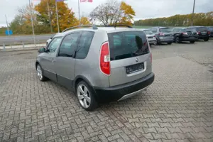 Skoda Roomster 1.6l TDI 66kW Scout GANZJAHRESREIFEN Bild 5