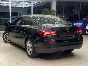 Mercedes-Benz A 180 d Limousine Automatik Navi Teilleder Tempo SHZ PDC Bild 5