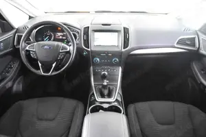 Ford S-Max 2,0 TDCi  Titanium *7.Sitze*Navi*AHK* Bild 2