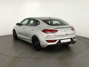 Hyundai i30 Fastback 1.4 T-GDI Aut. LED Navi Kamera AHK Bild 3
