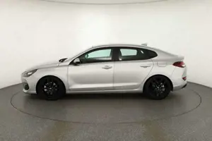 Hyundai i30 Fastback 1.4 T-GDI Aut. LED Navi Kamera AHK Bild 2