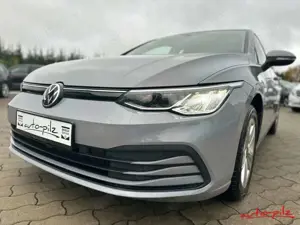 Volkswagen Golf VIII Lim. Life DSG / Standheizung