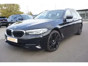 BMW 520 i Touring-schw.AHK-Navi-19Zoll M-DAB-PDCKamera-EU6