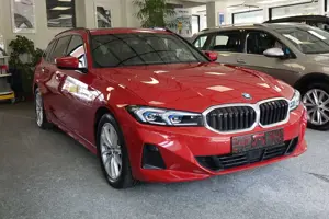 BMW 318 318 d Touring+AHK+Pano+STHZ+H/K+ACC+Sportsitze+