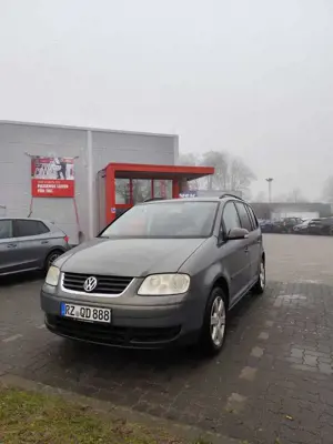 Volkswagen Touran 1.6 FSI Highline