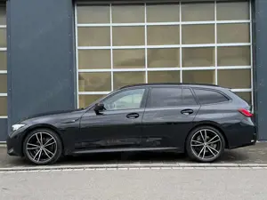 BMW 320 d xDrive M-SPORT AHK StdHzg. ACC Leder 19 Navi DAB Bild 5