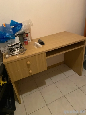 Schreibtisch in heller Holzoptik