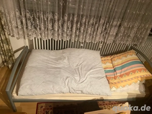 Bett mit Matratze zu verschenken 