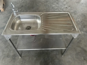 Edelstahl Spüle mit Arbeitsfläche, freistehend