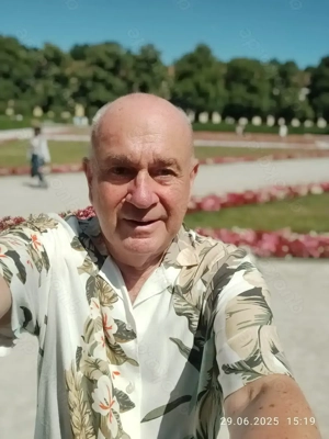 Symphatischer niveauvoller devoter sklave