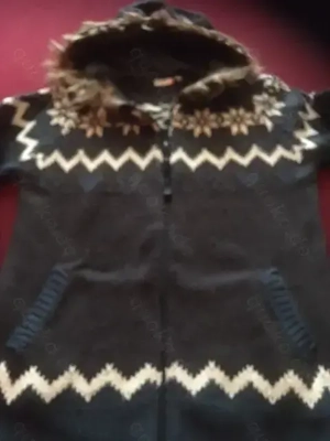 STRICKJACKE mit Kapuze Lila GR.40 & Grün GR. 38