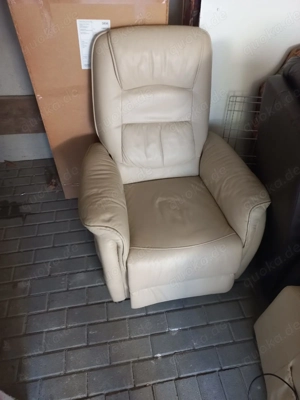 Bequemer Ledersessel auf Rollen in sehr gutem Zustand
