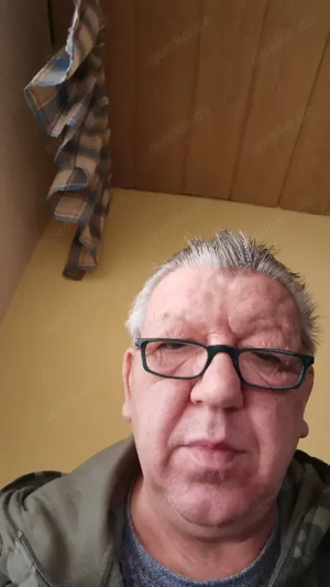 Männertitten massieren von Frau