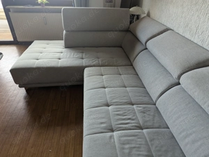 L Couch mit Polsterhocker 