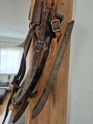 Antike dekorative Schlittschuhe