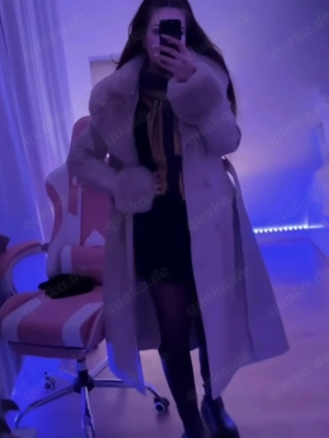 Herrin sucht gehorsame Sklaven 