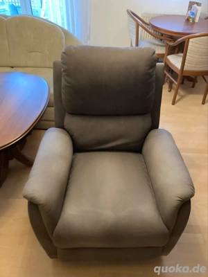 Sessel mit verstellbarer Rückenlehne und Fußstütze zu verkaufen