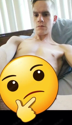 Suche Paar (45-65)  die Januar 26 meinen Toyboy(29) für 30 Tage in "Pflege" nehmen