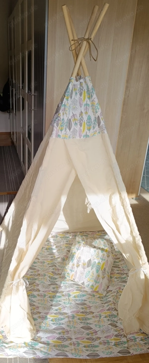 Spielzelt für Kinder mit zwei Kissen - Tipi