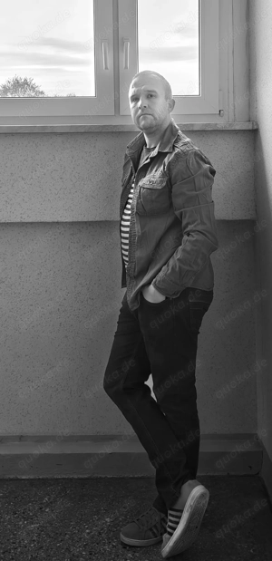 Jüngerer Mann Ende 30, offen und ehrlich....