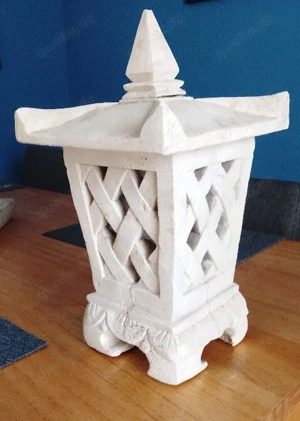 Steinlaterne Hangefertigt