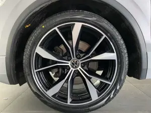 Volkswagen Tiguan 2.0 TDI DSG 4M R-Line AHK+PANO+BLACK+IQ.LIGHT Bild 2