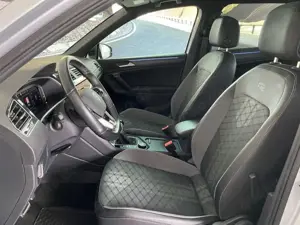 Volkswagen Tiguan 2.0 TDI DSG 4M R-Line AHK+PANO+BLACK+IQ.LIGHT Bild 4