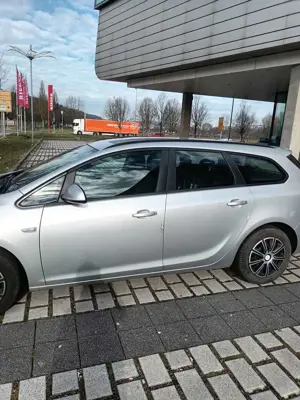 Opel Astra 1.4 Turbo Sports Tourer Design Edition mit tüv Bild 3