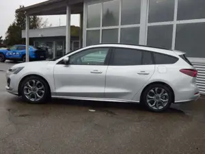 Ford Focus Turnier 1.0 EcoBoost Hybrid Aut. ST-LINE X Bild 2