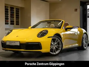 Porsche 992 911 Carrera Cabrio racinggelb Verdeck-rot