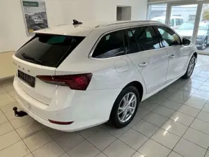 Skoda Octavia Combi 2.0 TDI DSG Style+AHZV+Head-Up+Nav Bild 5