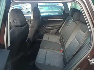 Skoda Karoq CLEVER 1.5 TSI DSG Navi LED el.Klappe ACC Kamera