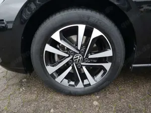 Volkswagen Golf VIII "UNITED" 1.0 TSI PANO/NAVI/KAM Bild 4