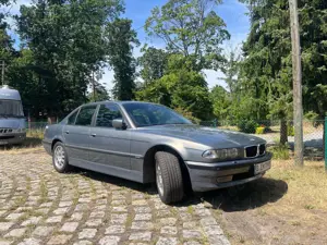 BMW 728 728iL
