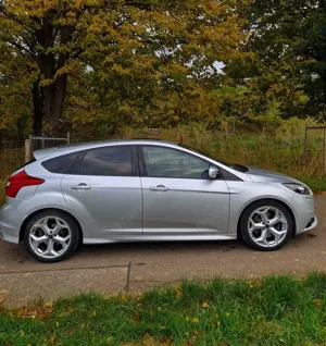 Ford Focus 2.0 EcoBoost ST mit Leder-Exclusiv-Paket