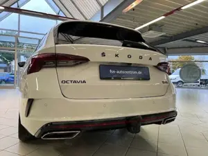 Skoda Octavia Combi 2.0 TDI RS Plus 4x4 AHK STHZG NAVI MATRIX A Bild 5